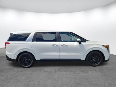 2025 Kia Carnival - Photo 2