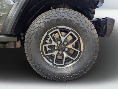 2026 Jeep Gladiator — photo 10 view