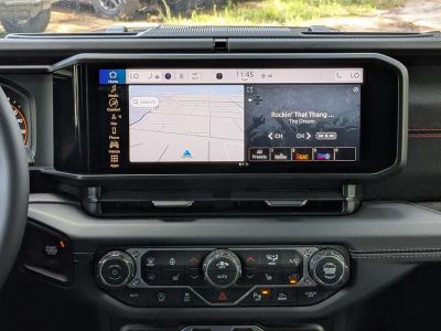 2026 Jeep Gladiator — photo 18 view