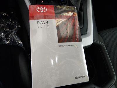 2022 Toyota RAV4 - Photo 17