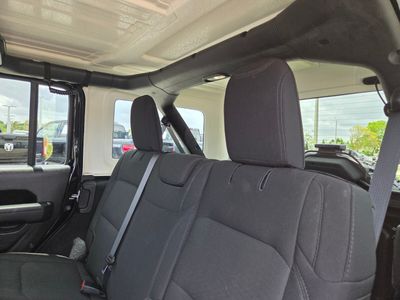 2021 Jeep Wrangler - Photo 17