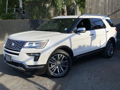 2018 Ford Explorer Platinum in Wht/White — front three-quarter view