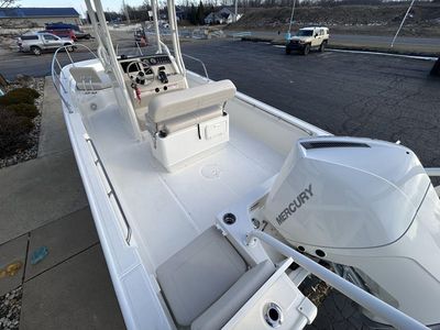 2024 Boston Whaler 210 Montauk - Photo 10