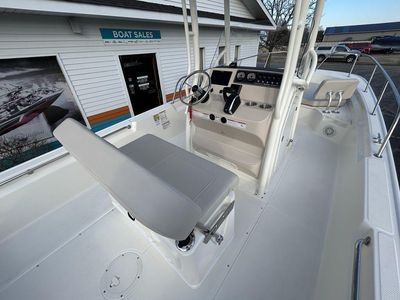 2024 Boston Whaler 210 Montauk - Photo 13