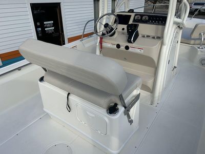 2024 Boston Whaler 210 Montauk - Photo 15