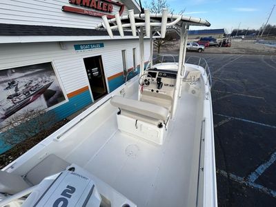 2024 Boston Whaler 210 Montauk - Photo 12
