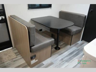 2027 Jayco Jay Flight SLX — photo 17 view