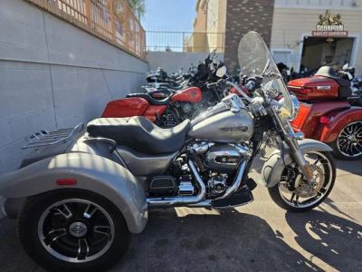 2017 Harley-Davidson® FLRT - Freewheeler® — front three-quarter view