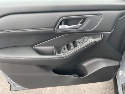 2026 Nissan Rogue — photo 10 view