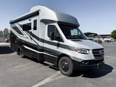 2027 Tiffin WAYFARER — front three-quarter view