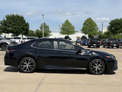 2021 Toyota Camry - Photo 3