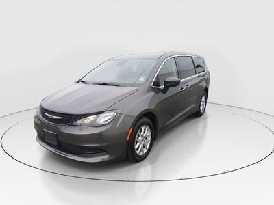2023 Chrysler Voyager - Photo 3