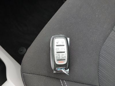 2023 Chrysler Voyager - Photo 15