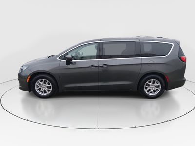 2023 Chrysler Voyager - Photo 4