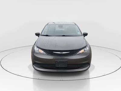 2023 Chrysler Voyager - Photo 2