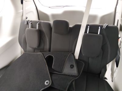 2023 Chrysler Voyager - Photo 17