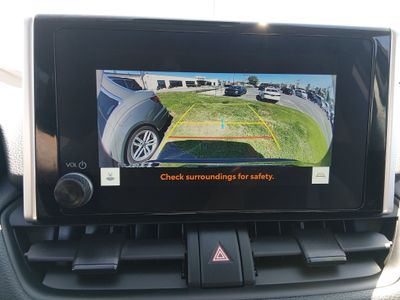 2025 Toyota RAV4 - Photo 16