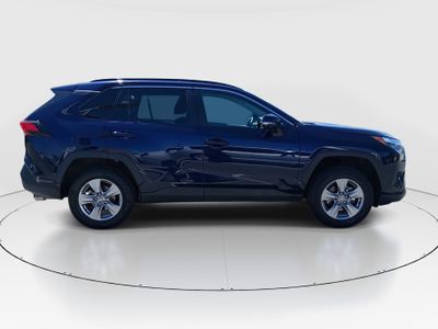 2025 Toyota RAV4 - Photo 8