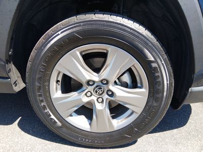 2025 Toyota RAV4 - Photo 10