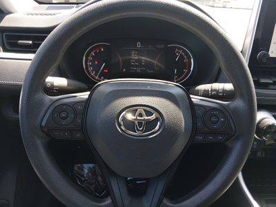 2025 Toyota RAV4 - Photo 12