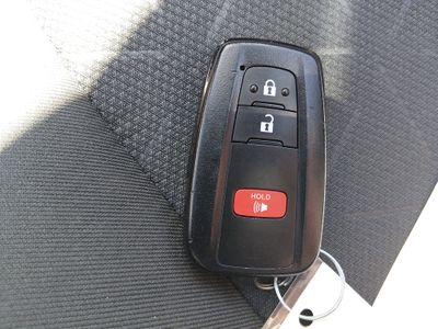 2025 Toyota RAV4 - Photo 15