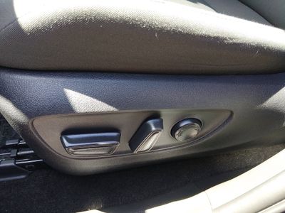 2025 Toyota RAV4 - Photo 18