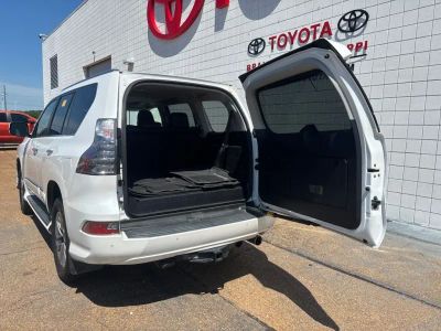 2016 Lexus GX - Photo 32