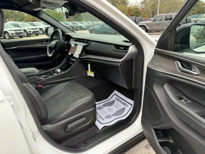 2026 Jeep Grand Cherokee — photo 30 view