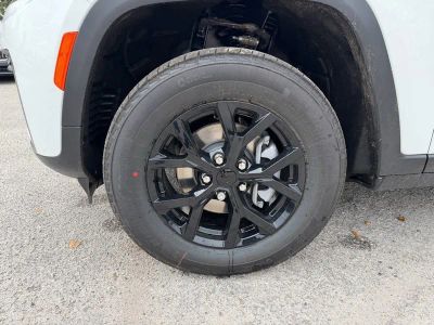 2026 Jeep Grand Cherokee — photo 9 view