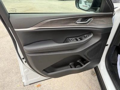 2026 Jeep Grand Cherokee — photo 13 view