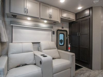 2026 Thor Motor Coach Magnitude Grand - Photo 8