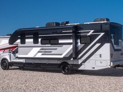 2026 Thor Motor Coach Magnitude Grand - Photo 2