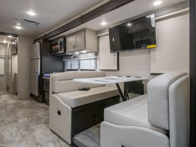 2026 Thor Motor Coach Magnitude Grand - Photo 13