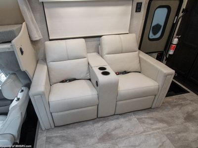 2026 Thor Motor Coach Magnitude Grand - Photo 9