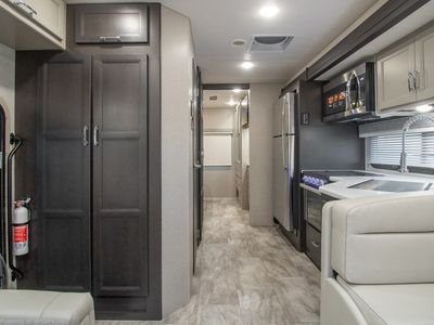 2026 Thor Motor Coach Magnitude Grand - Photo 12