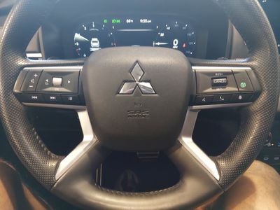 2025 Mitsubishi Outlander - Photo 12