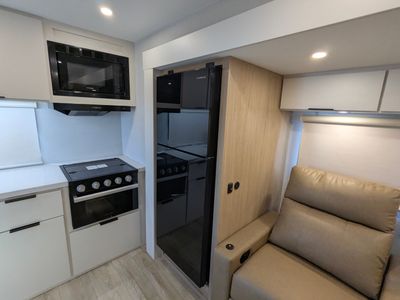 2026 Winnebago Thrive — photo 10 view