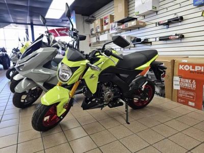 2026 Kawasaki Z125 PRO — front three-quarter view