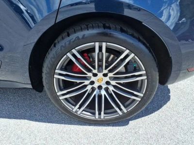 2017 Porsche Macan — interior view
