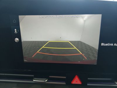 2024 Hyundai Elantra — photo 17 view