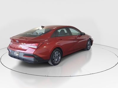 2024 Hyundai Elantra — photo 7 view