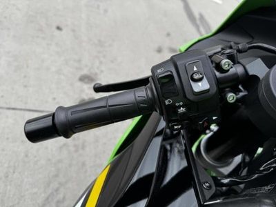 2025 Kawasaki Ninja ZX-6R - Photo 12