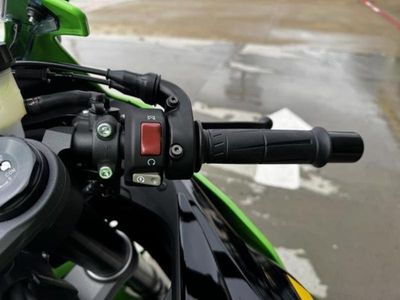 2025 Kawasaki Ninja ZX-6R - Photo 11