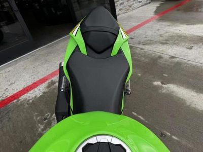 2025 Kawasaki Ninja ZX-6R - Photo 9
