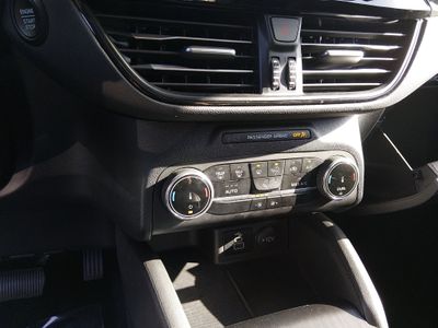2025 Ford Escape — photo 13 view