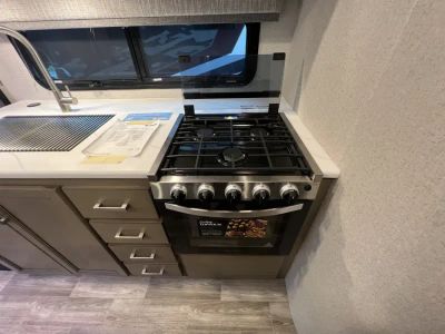 2027 Thor Motor Coach MAGNITUDE GRAND — photo 11 view