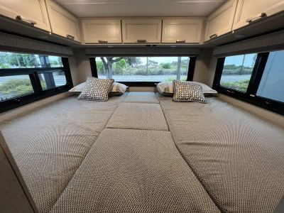 2027 Thor Motor Coach MAGNITUDE GRAND — photo 14 view