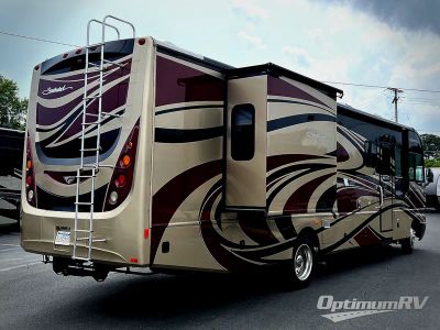 2011 Fleetwood Southwind — front three-quarter view