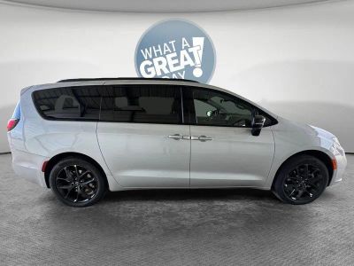 2026 Chrysler Pacifica — side profile view