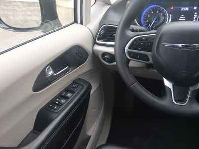 2024 Chrysler Pacifica - Photo 18